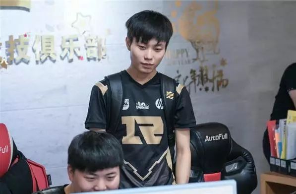对于球迷和 对于球迷和